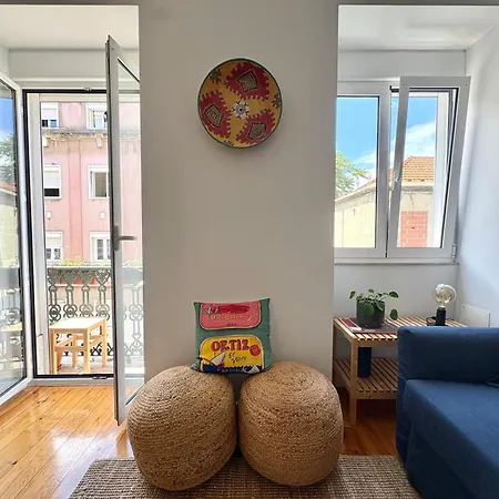 Cozy And Bright - Graca Apartment